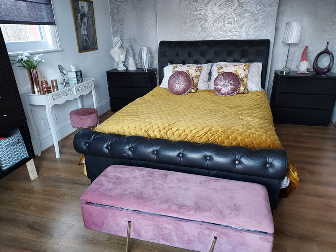 Bedroom, Morecambe Apartment - Sleeps 3 - 5 Mins to Sea, Lancashire