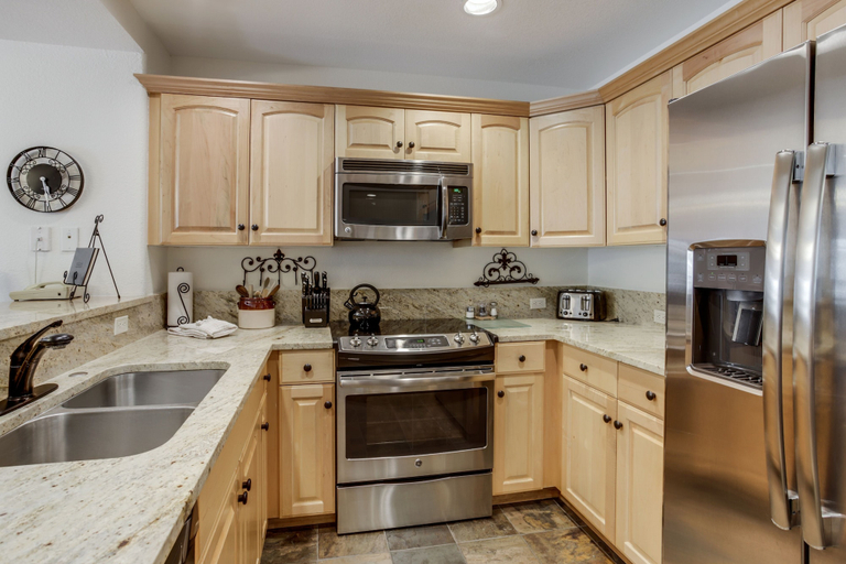 Private kitchen 2, Luxurious 3 bedroom 3 bath condo! 3 Condo by RedAwning, Eagle
