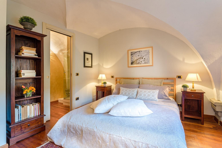 Bedroom 3, The Arnolfini Portrait Apartment, Lucca
