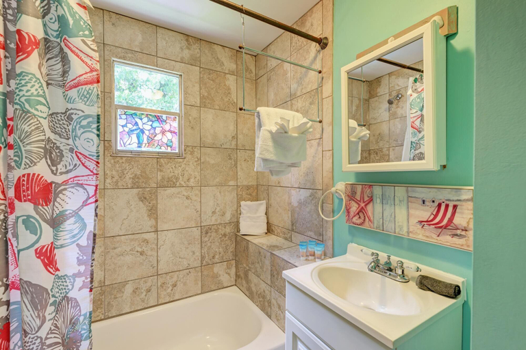 Bathroom 5, AMI Lighthouse Cottage-one Minute Walk To The Beach-keyless Locks, Manatee