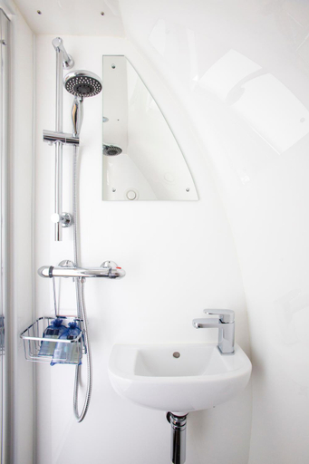 Bathroom 2, Samphire Ark 900, West Sussex
