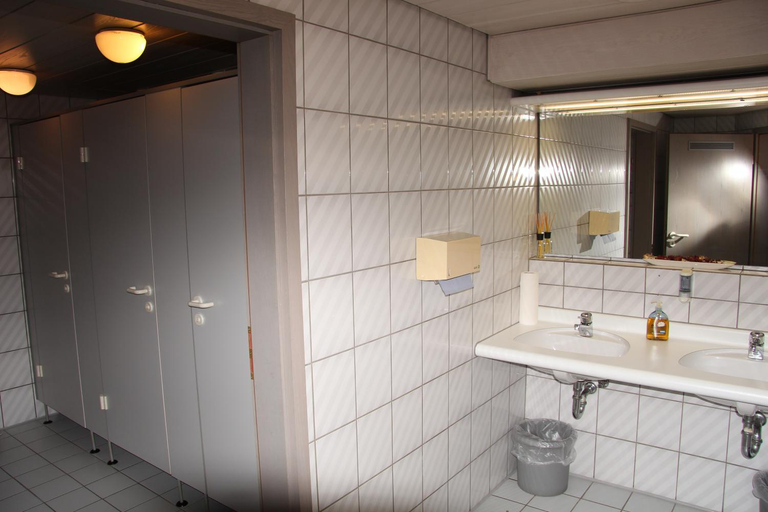 Bathroom 5, Hotel am Schloss Neuenstein, Hohenlohekreis