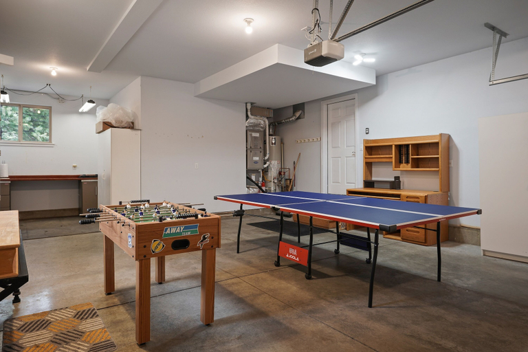 Game room, 16 Jillian 4 Bedroom Home by RedAwning, Deschutes