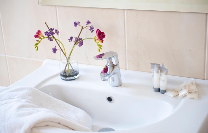 Bathroom 4, Kinvara Guesthouse
