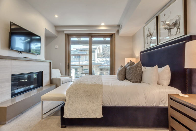 Room 2, Premium Three Bedroom 3 Apartment Hotel by RedAwning, Summit