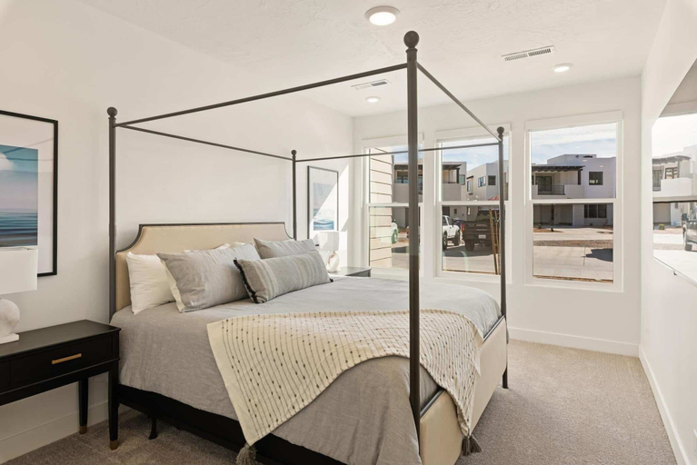 Bedroom 3, Lux Azul by RedAwning, Washington