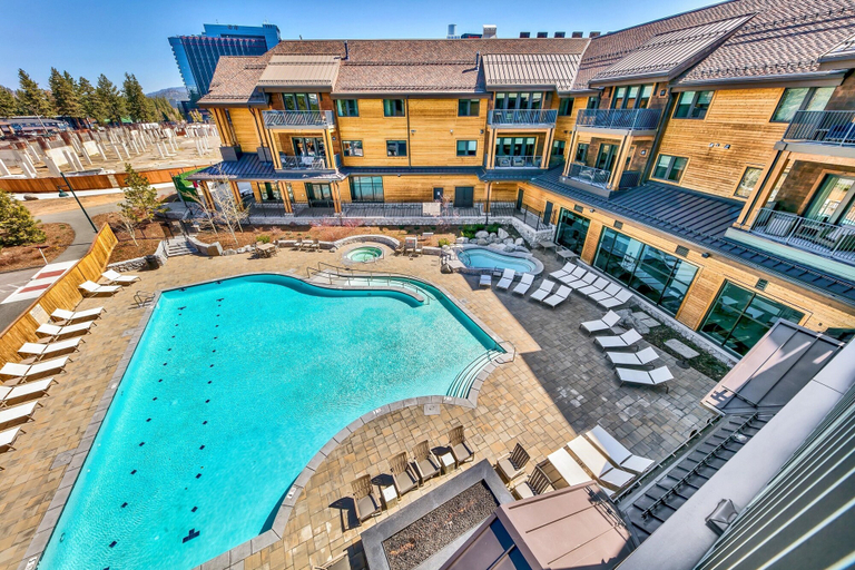 Pool 2, Luxury 2Br Residence steps from Heavenly Village & Gondola by RedAwning, El Dorado