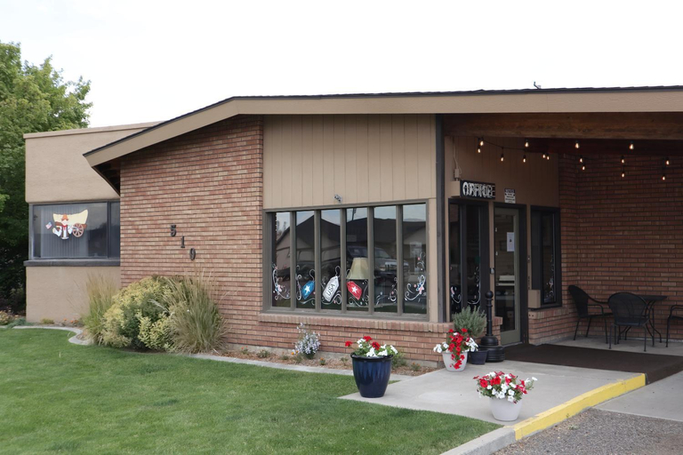 Exterior & Views 1, Oregon Trail Inn, Twin Falls