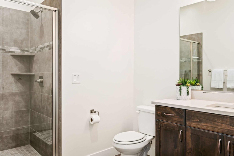 Bathroom 4, Red Cliffs Retreat Ocotillo #8 by RedAwning, Washington