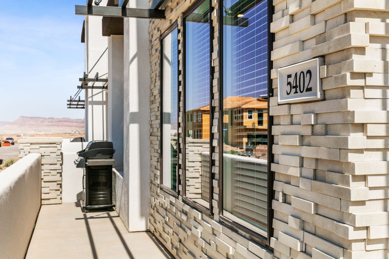 Exterior & Views 2, Rock n' Relax at Desert Color by RedAwning, Washington