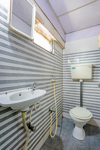 Bathroom 3, Terminus Hotel Bandra, Mumbai Suburban