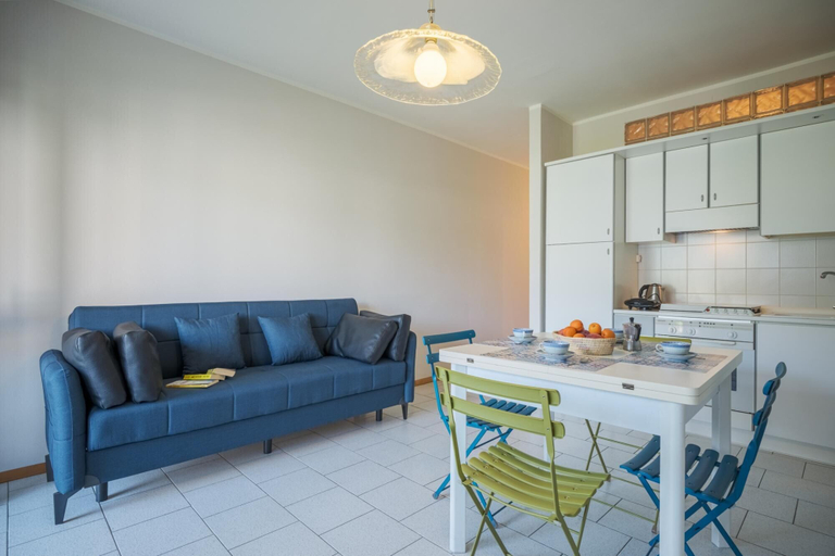 Room 5, Interno 2 in Iseo With 1 Bedrooms and 1 Bathrooms, Brescia