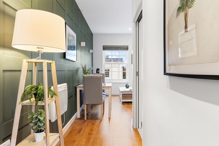 Others 3, Stunning 1 Bed Apartment Near Heathrow London, Surrey