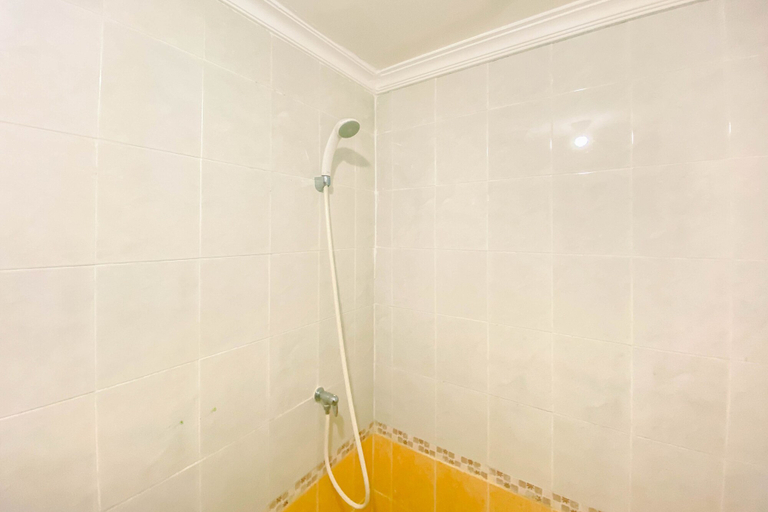 Bathroom 5, Relaxing 2Br At Grand Palace Kemayoran Apartment, Jakarta Pusat