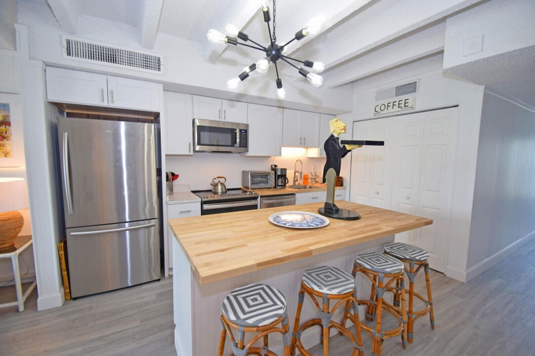 Private kitchen 2, Jada 2b 1 Bedroom Condo by RedAwning, Worcester