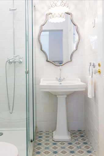 Bathroom 2, 2 beautiful bdr upscale flat embracing Tejo!, Lisbon