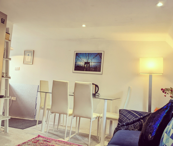 Others 5, Small 1-bed Apartment in London, London