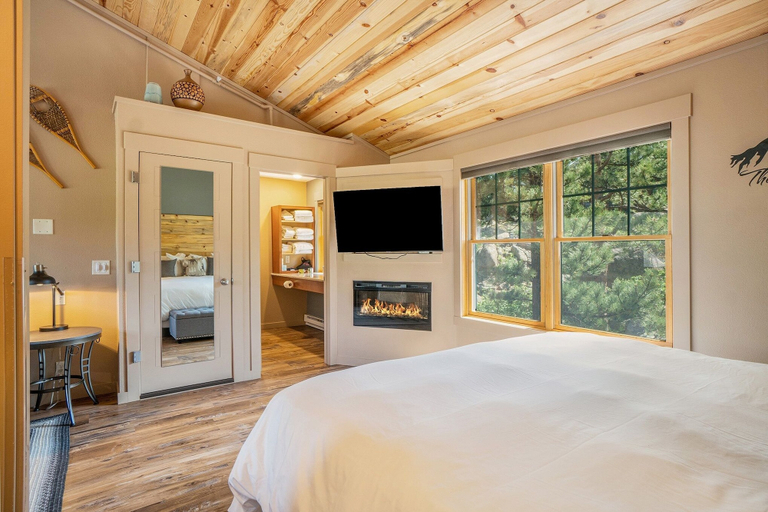 Room 3, Solitude Longs Peak Suite 201 - Estes Park 1 Bedroom Studio by RedAwning, Larimer