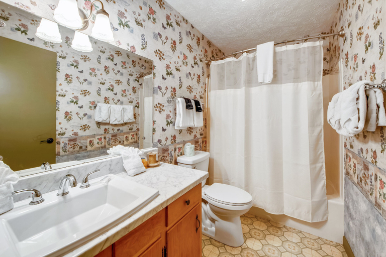 Bathroom 3, Mossie Oak Cabin 2 Bedroom Cabin by RedAwning, Sevier