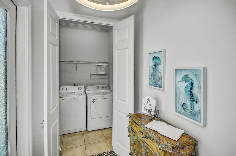 Bathroom 4, Come Be At Peace! Spacious 3 Bd/3ba Beach Home! Sleeps 10!, Bay