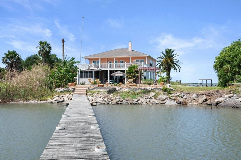 Exterior 5, The Peach Pelican 3 Bedroom Home by RedAwning, Galveston