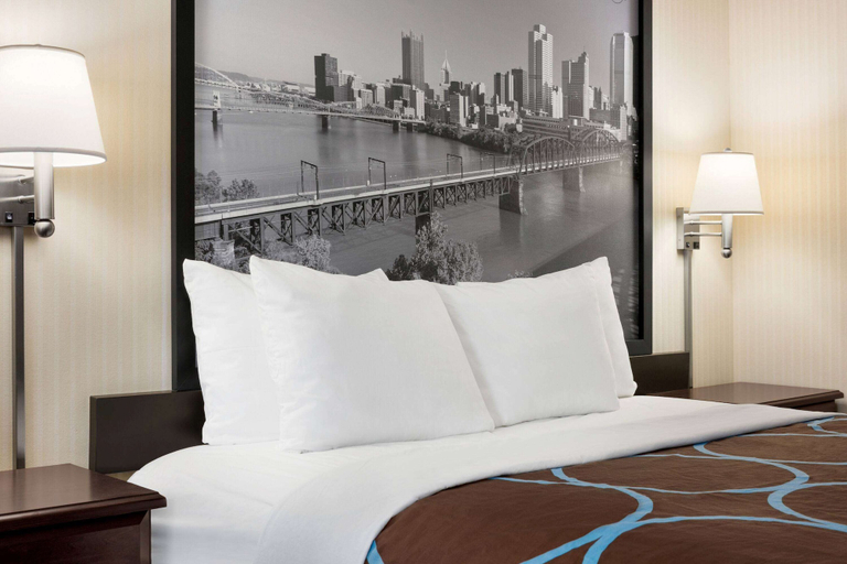 Bedroom 3, Super 8 by Wyndham Grove City, Mercer