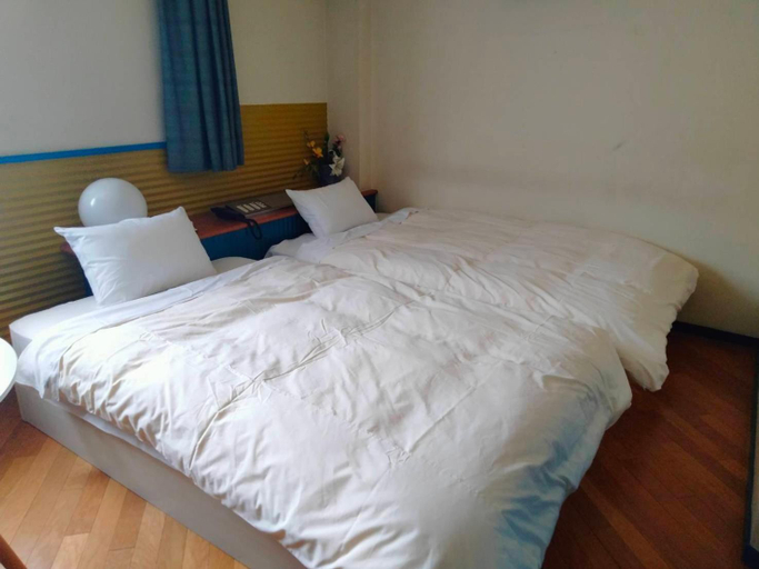 Bedroom 4, Gero Springs Hotel, Gero