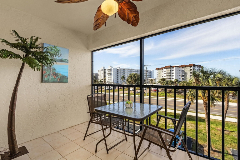 Others 4, Estero Cove 523 - Beautifully Updated!! 2 Bedroom Condo by RedAwning, Lee