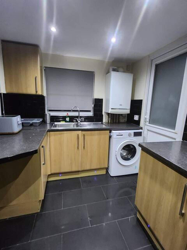 Others 3, Remarkable 3-bed House in Tilbury, Thurrock