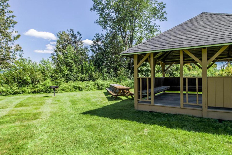 Others 3, Mountainside Resort V, Lamoille