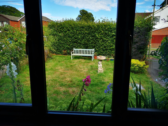 Others 4, Impeccable 1-bed Lodge in Eastleigh, Hampshire