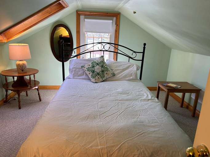 Bedroom 4, Bear Essentials Lakefront Hideaway, Muskoka