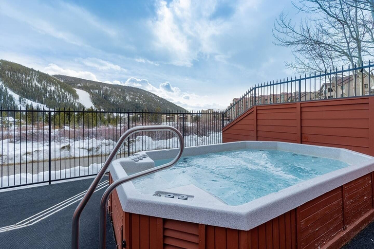 Outdoor spa tub 3, 113 Cinnamon Ridge 2 Bedroom Condo by RedAwning, Summit