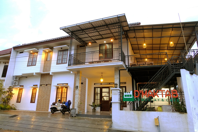 Exterior & Views 1, OYO 350 D' Maktab Homestay Syariah, Malang
