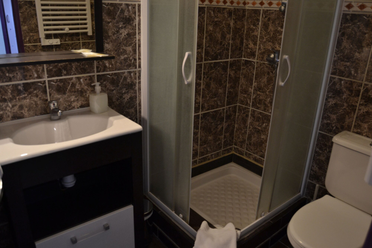 Bathroom 5, Will's Hotel, Aude