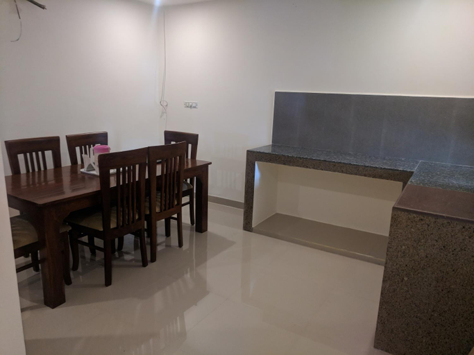 Food & Drinks 5, Pride Home, Sahibzada Ajit Singh Nagar