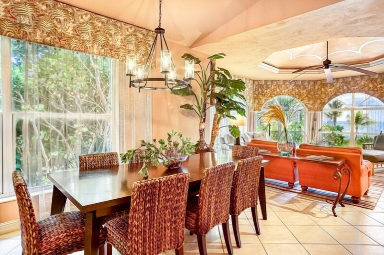 Others 2, Donax 3 Bedroom Condo by RedAwning, Lee