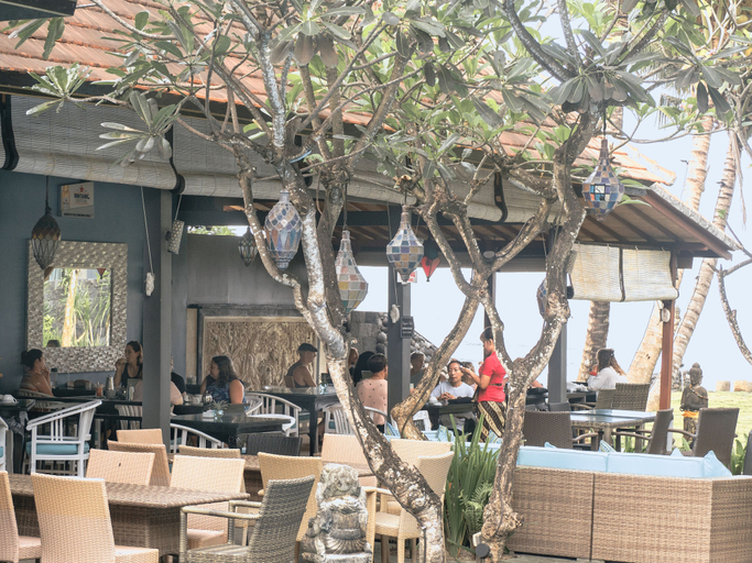 Food & Drinks 4, Bayshore Residence, Karangasem