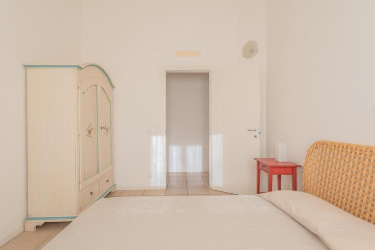 Room 5, Elegant Residence Ea Bianca B4-1 Bedroom Sleeps 4 Plus Possible Child bed, Olbia-Tempio