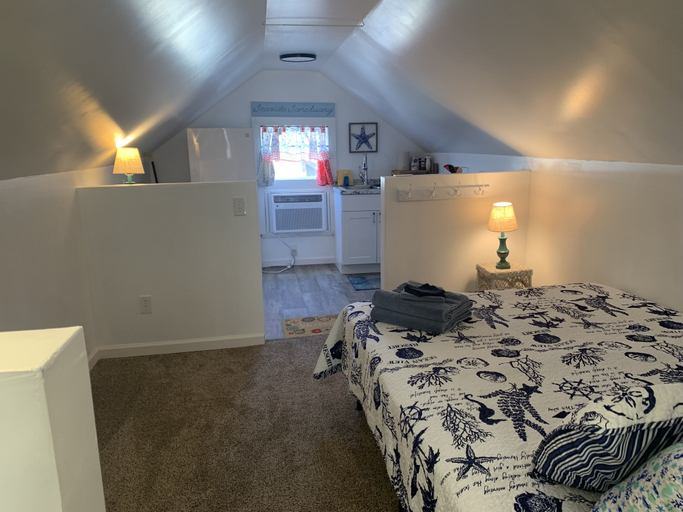 Room 2, Loft At The Beach 1 Bedroom Apts by RedAwning, Norfolk