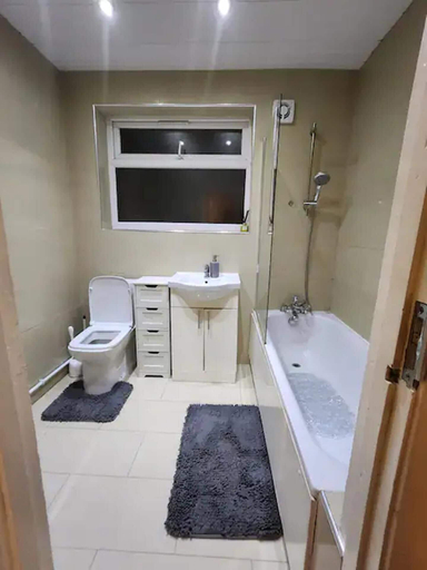 Bathroom 2, Remarkable 3-bed House in Tilbury, Thurrock