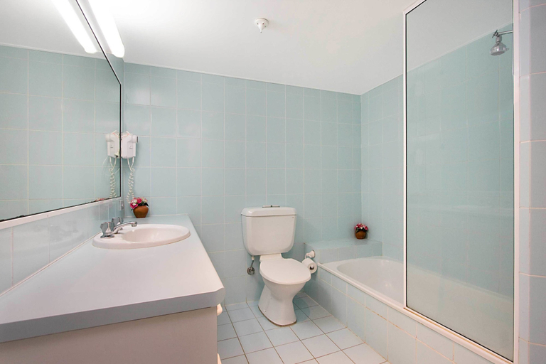 Bathroom 4, Rainbow Bay Resort, Gold Coast