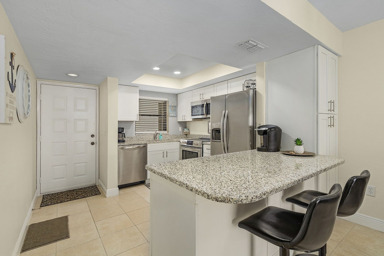 Others 2, Estero Cove 523 - Beautifully Updated!! 2 Bedroom Condo by RedAwning, Lee