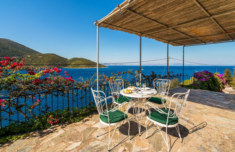 Room 5, Nitsa s House - 2 bed House in Front of the sea, Ionian Islands