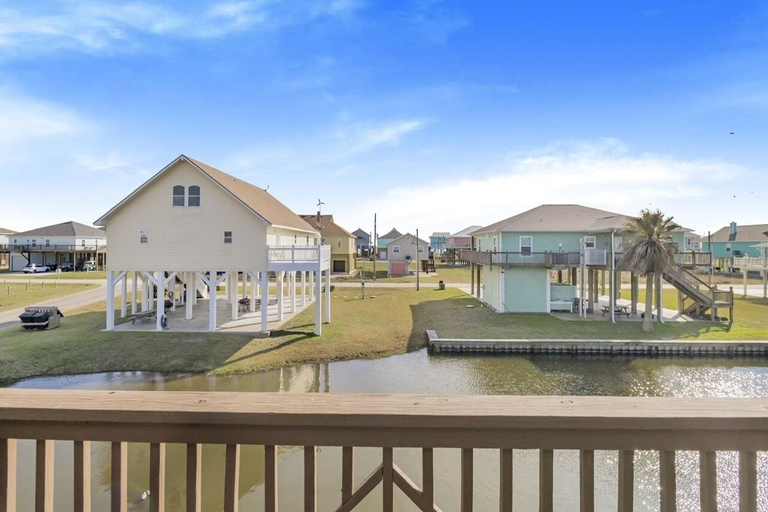 Property grounds 2, Surf & Seahorse 4 Bedroom Home by RedAwning, Galveston