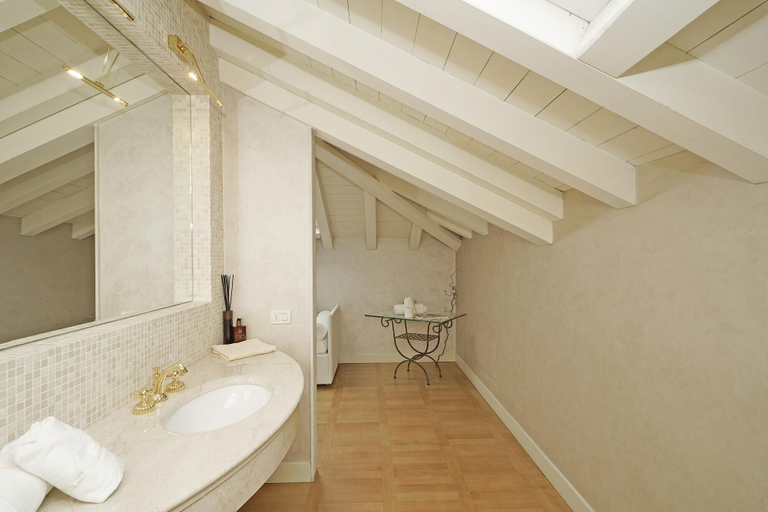 Room 5, Villa San Carlo in Ro, Brescia