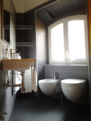 Bathroom 3, Tourist House, Rome