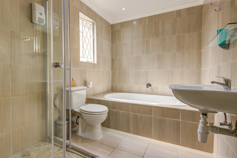 Bathroom 4, Edenvale Guest House, Ekurhuleni