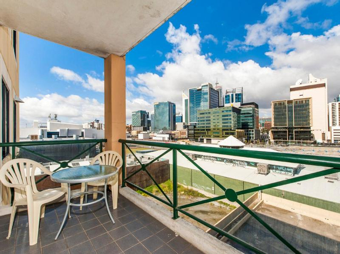Exterior & Views 5, James On The Park - Executive Escapes, Perth