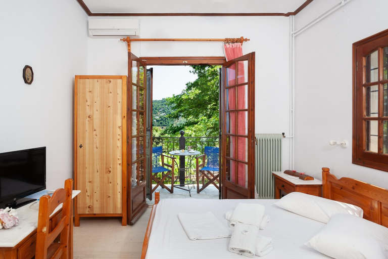 Bedroom 4, Paradeisos Double Room With Balcony 5, Thessaly